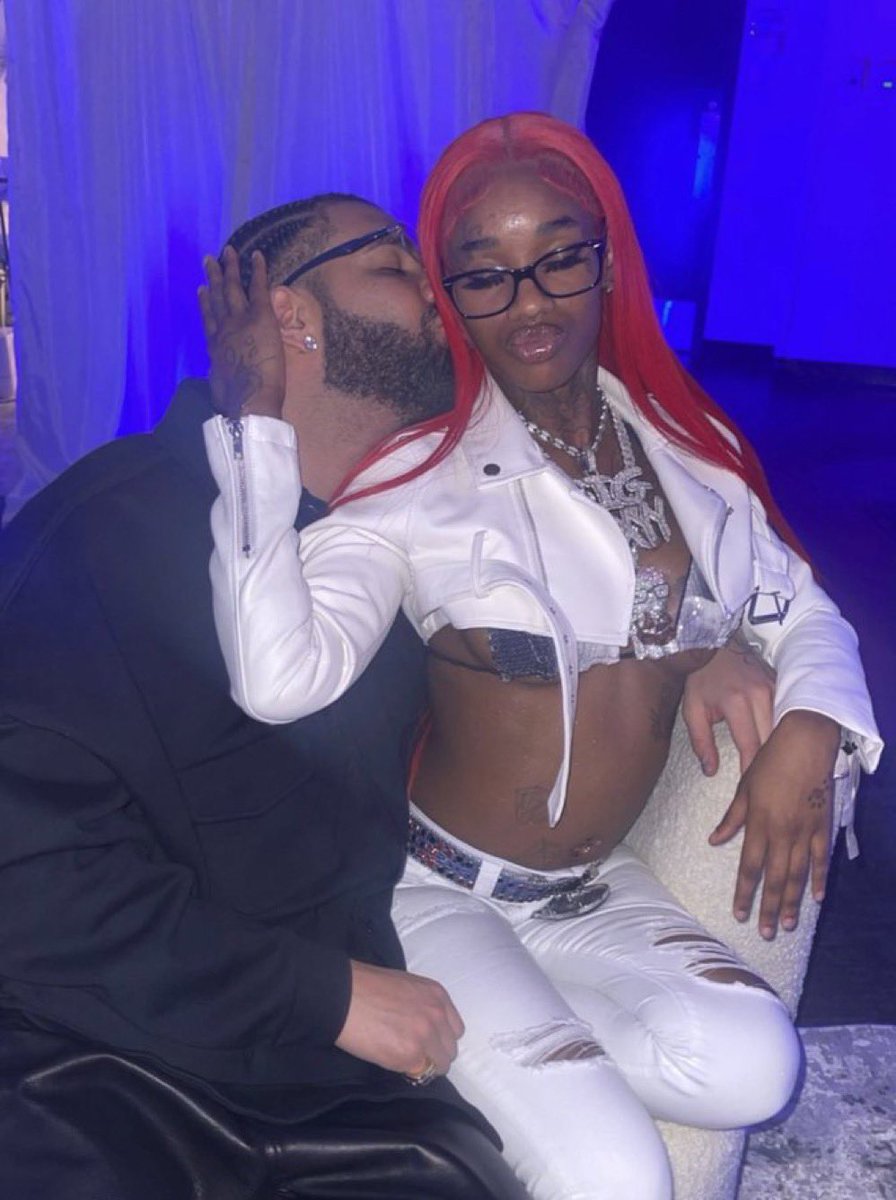 tinaturttle's tweet photo. Me and the nigga that just became my man for the night in the section https://t.co/PSTupcRAkC