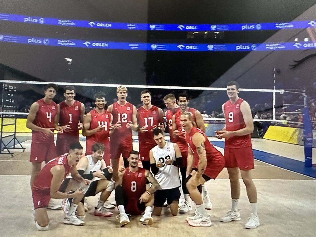 Monethie1230's tweet photo. Go Baby Boys!!! Pinakaba nyo ako ng slight☺️ #VNL2023 #TeamUSA #USMensVolleyball #VNLFinals2023 https://t.co/oEJuLE1RzN