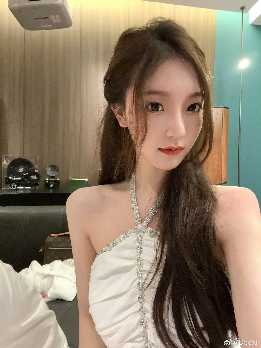xllarchive's tweet photo. 230718 🌸 Weibo Update 

“Becoming a beauty today, even though I was one yesterday too 😉”

#gnz48 #xieleilei #谢蕾蕾 https://t.co/xLTHmCDfLt