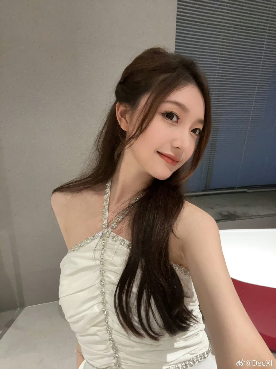xllarchive's tweet photo. 230718 🌸 Weibo Update 

“Becoming a beauty today, even though I was one yesterday too 😉”

#gnz48 #xieleilei #谢蕾蕾 https://t.co/xLTHmCDfLt