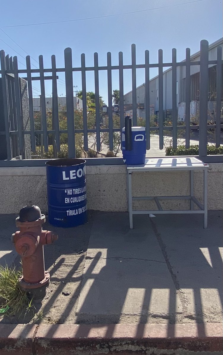 MauroSoteloS's tweet photo. Rifados los de la maquila LEONI que pone agua para la raza qué pasa por la calle 🙌🏼 @COPARMEXSON @SonoraIndex @CanacintraHmo @CanacoHmo https://t.co/N1ly99WjOf