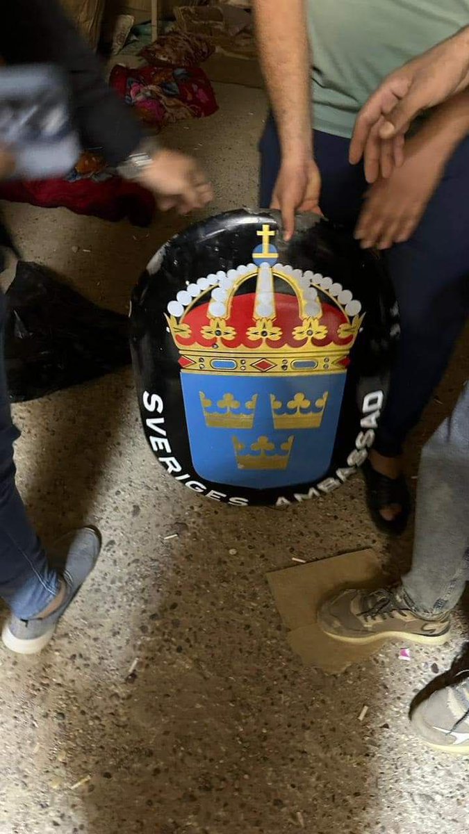 Iraq_Gate's tweet image. #العراق ||

النيران تلتهم سفارة #السويد في #بغداد بعد اقتحامها من قبل أنصار التيار الصدري.

 #السفارة_السويدية #سلوان_موميكا