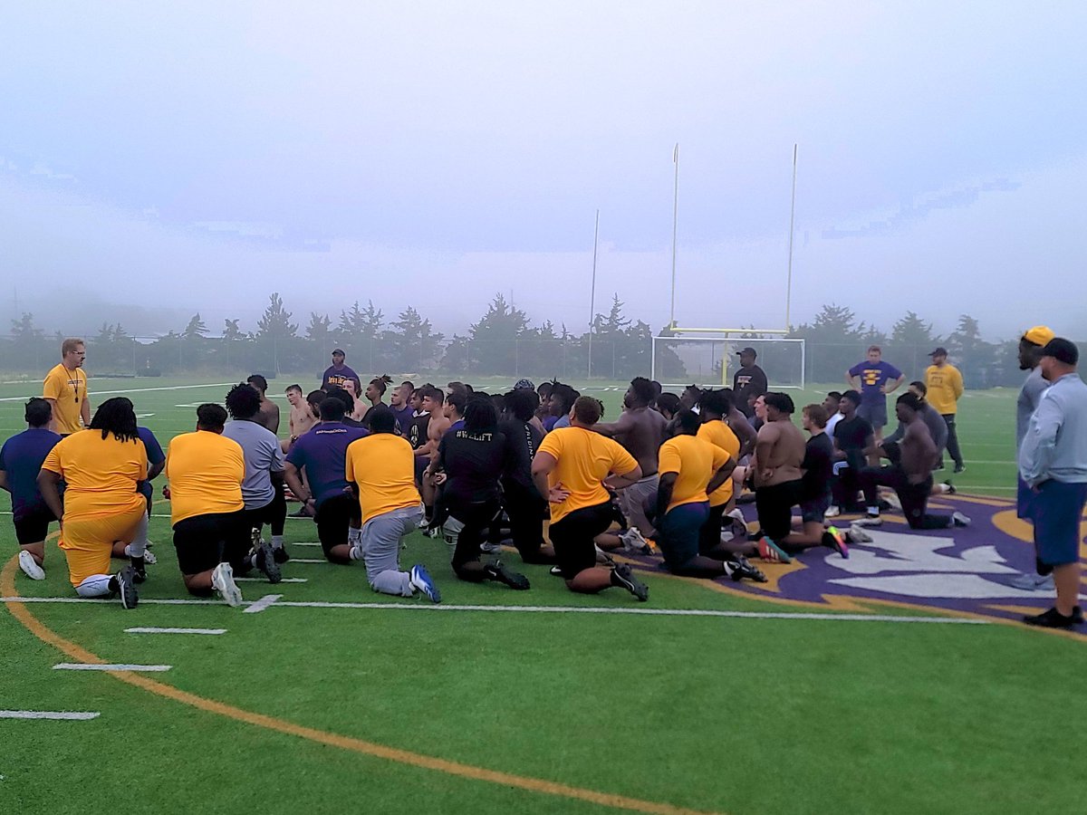 There's nothing like a 5am run!!! 🙌🏿💯👏🏿😤 #GoConqs <a href="/GoConqsFB/">Dodge City Football</a> <a href="/GoConqs/">Dodge City CC Conquistadors</a> #OneMore #BurnTheBoats