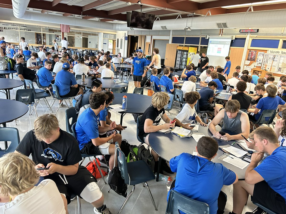 Coach_KenWeiner's tweet photo. #TeamWhiteLighting #OshkoshWestFootball #Donate #theedge #4fours #highschoolfootball #thankyou

Hit the link or shoot me your number and one of my players will give you a call https://t.co/fR3EcHLfw8