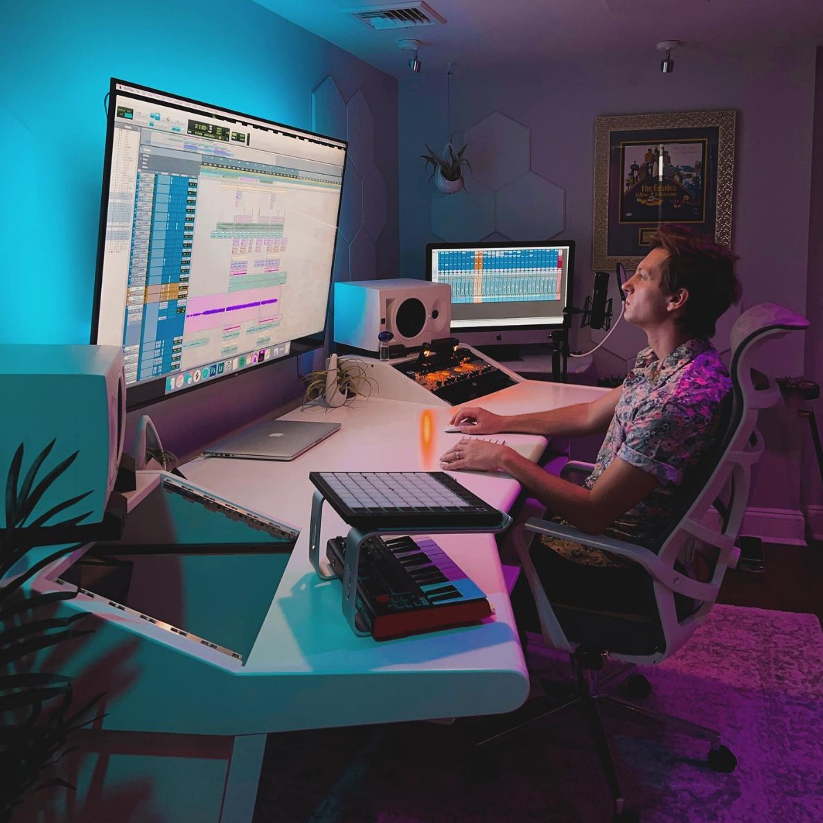 AvidProTools's tweet photo. 🤩 #Producerlife
📷 https://t.co/U2ugjpIYod
▶️ https://t.co/LNIgmkN0JV

#producer #musicmaker #songwriter #homestudio #studiolife #recordingstudio #protools #avid https://t.co/0i6BAWBeje