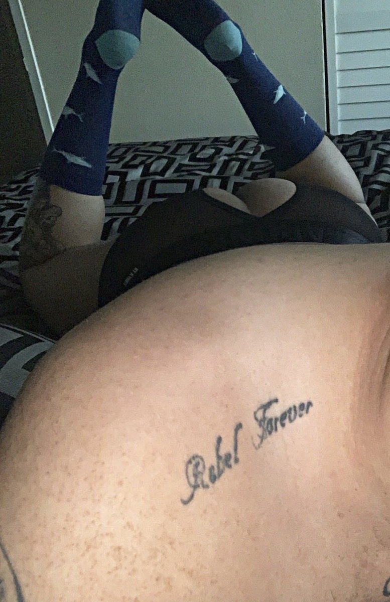 add_the_kid's tweet photo. โค๏ธ shaped๐
#humpday #bottomsUP #tehehe https://t.co/3qpKneNZMq