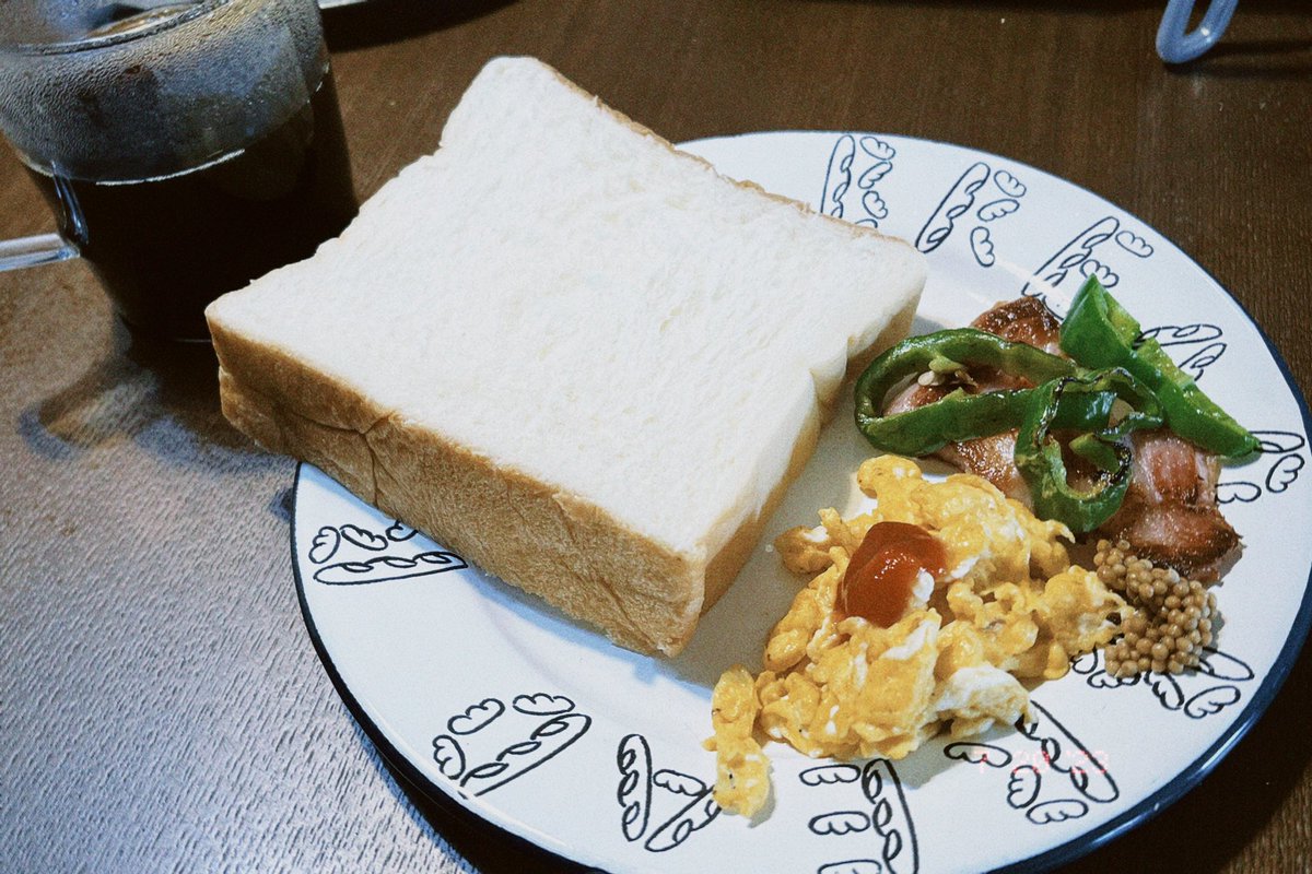 お義母さんから生食パンをいただいたのでさっそく今朝の朝食に。

夜勤お休みの旦那がいそいそと準備してくれたよ、ありがとうありがとう…