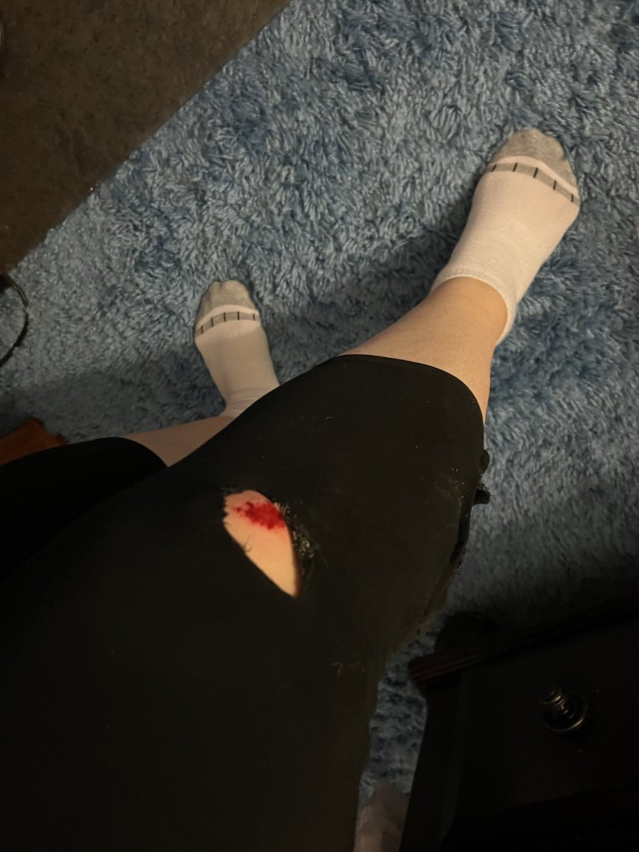Goddess_Ree795's tweet photo. Shit. This is what happens when you have absolutely zero balance 😭 Anyways, who’s buying My smelly socks after a long day of deep cleaning my new house?

• findom • $Ree795 • domme • cashslave • paypig • footfetish • feetpics  • brat • arab • femdom • humiliate • https://t.co/kDuqZc5buX
