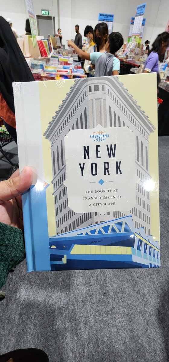 marinareads19's tweet photo. Kalau weekend besok aku baca lagi buku paperscapes architecture lainnya kalian mau aku baca yang mana duluan nih diantara dua ini?
Ayo ayo vote kira2 banyakan Tim London atau Tim New York yaa disini? ๐๐๐ซฃ๐ซฃ
Have a great day yaa semuanya ๐
#paperscapes #London #NewYork https://t.co/j6zNCvsH6l
