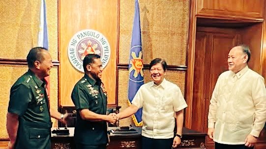 paytlatta's tweet photo. b/bm appoints a fellow junior lt.gen romeo b/rawner as a/fp chief days before his 2nd sona. b/rawner is known to be the first igorot (he hails from ifugao) to hold the position and his appointment comes at time when 3 us military bases under edca are located in north luzon https://t.co/g8kXEwASPi