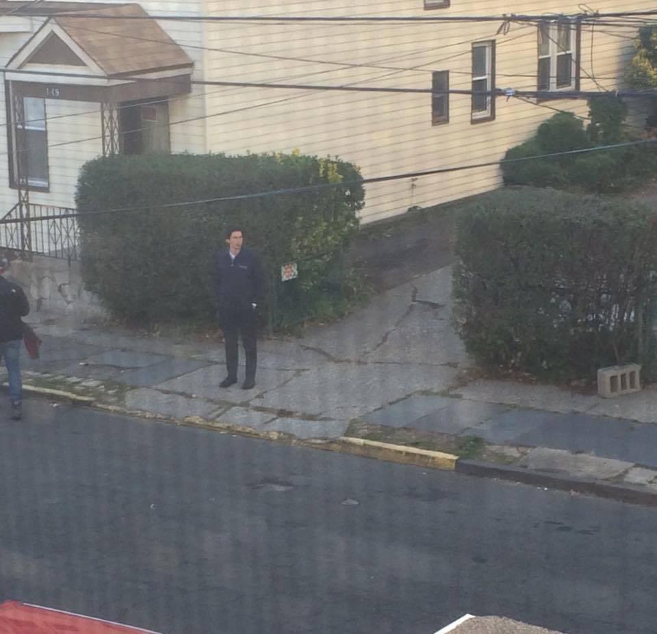 RT @DriverDevoted: Adam Driver filming Paterson on 20 October 2015 https://t.co/JGwdFBY1EM https://t.co/PYAh78qDSR