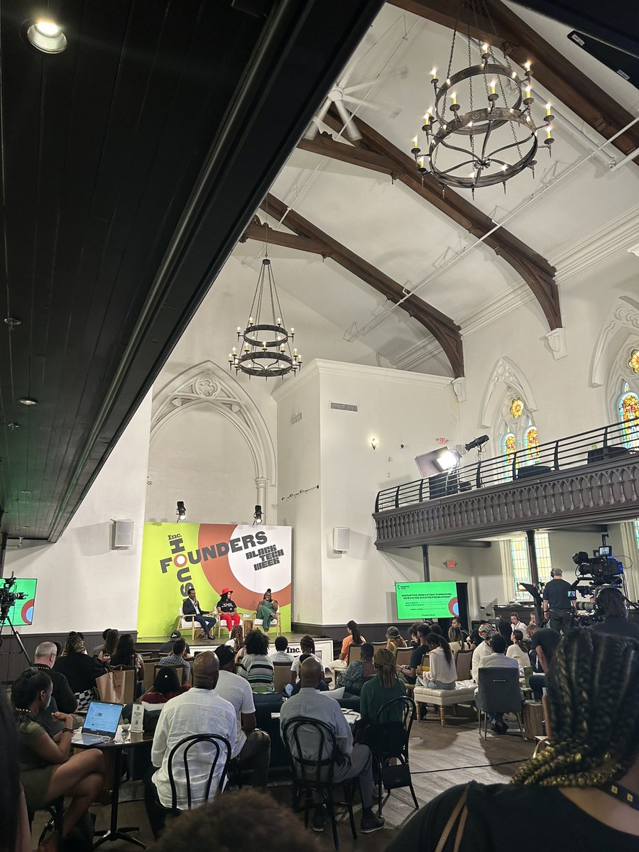 LMonaeN's tweet photo. Having so much fun at @BlackTechWeek! https://t.co/5TEh2Jju7P