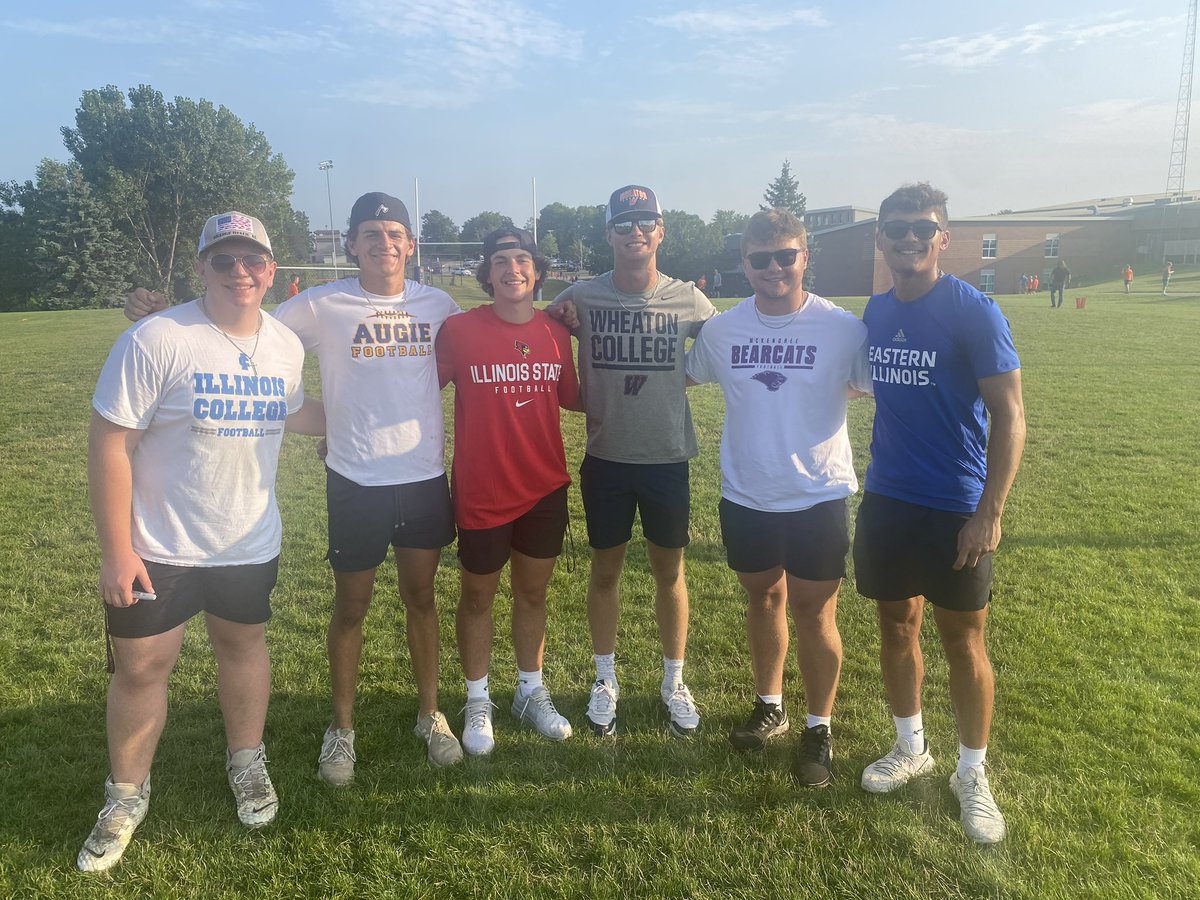Really appreciate our celebrities for coming out tonight to sign autographs!
Good luck at the college level next year boys!

<a href="/bachar_marshall/">Marshall Bachar</a> <a href="/HouchinBraden/">braden houchin</a> <a href="/ValientWalsh/">Valient Walsh</a> <a href="/JakeWaldinger/">Jake Waldinger</a> <a href="/MitchellGallier/">Mitchell Gallier</a> <a href="/RogersQuenton/">Quenton Rogers</a> 

GO BULLDOGS!!!
#FamilyStrong