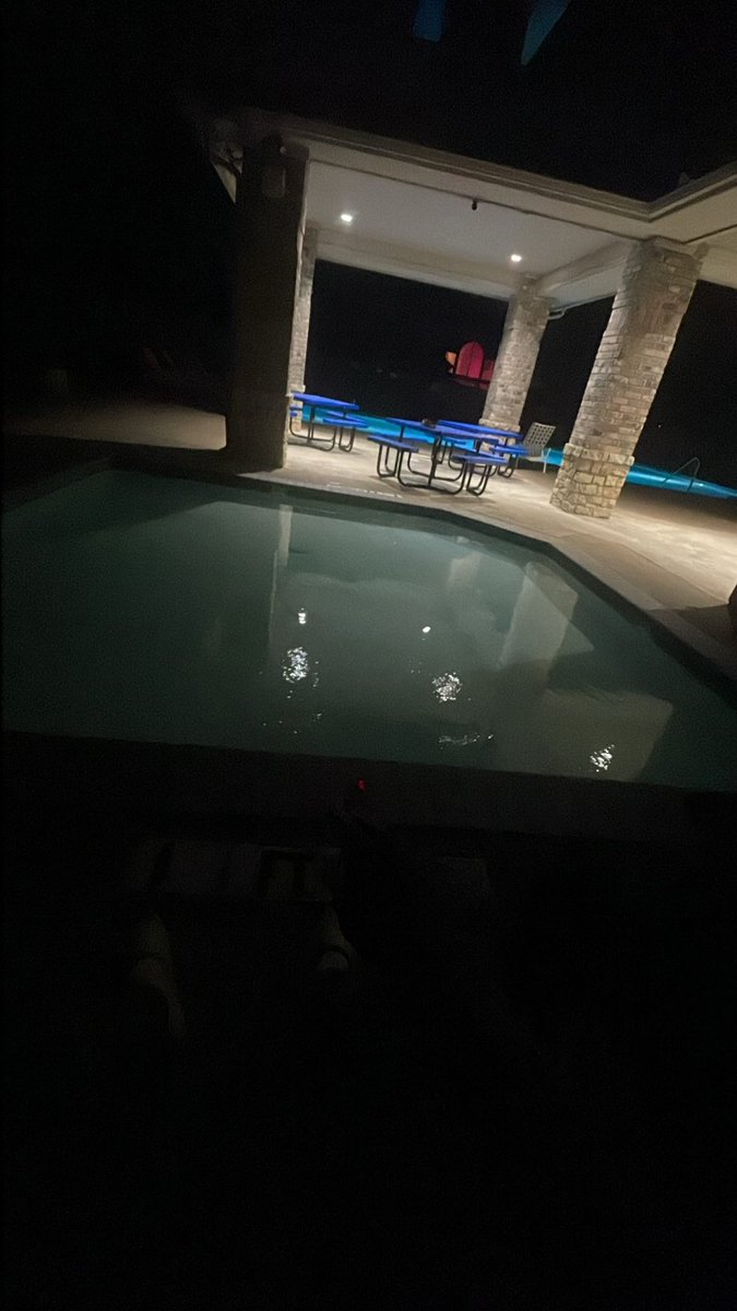 slimerelation's tweet image. ducked 📴