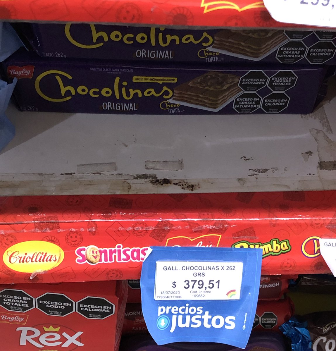 ilesuarez31's tweet photo. Supermercado ArcoIris, Cerrito y Ayacucho. 
Por $11 menos, te llevas las Chocolinas de 262grs(112grs) más 
Jajaja https://t.co/YVnvil4QAJ