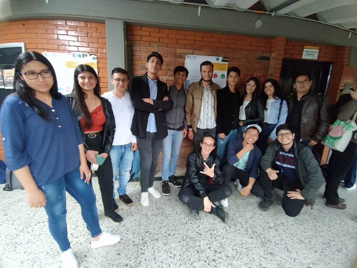 SIIIS2013's tweet photo. Los miembros del semillero de investigación SIIIS participando fuertemente para el desarrollo de nuevas tecnologías!
@GrupoGalash @UPTCSecSogamoso @SIIIS2013 #UPTC #GALASH #SIIIS https://t.co/SNu7hjPlXN