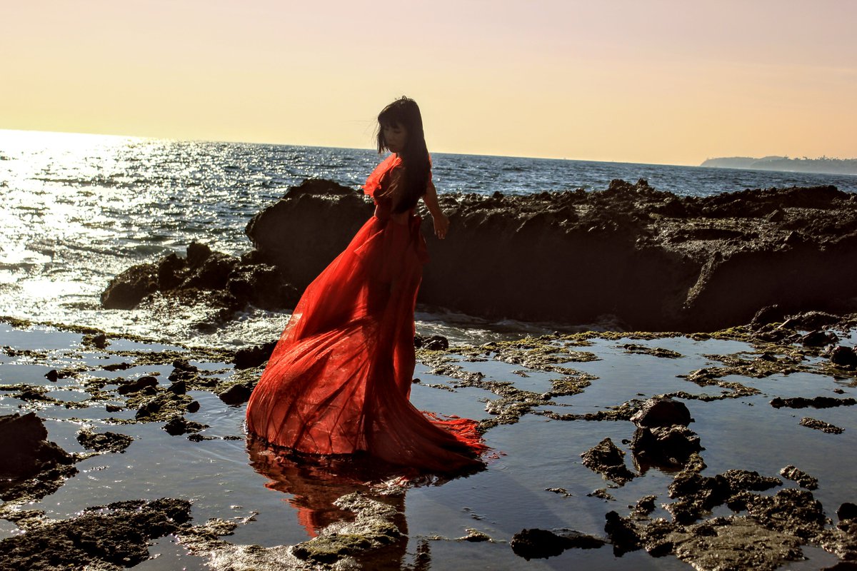 GeishaOpera's tweet photo. Let Nature Embrace You.
📷by Simo
#MadamSen #geishaoperasinger #opera #classical #classicalmusic #japan #japanesemusic 
#geisha #japanesefashion #japanesemodel #kimono #kimonostyle #着物 #red #redoutfit #ocean #lagunabeach #sunset #sea #model #waves #California #nature #sky #rock https://t.co/FU5sKGrsif