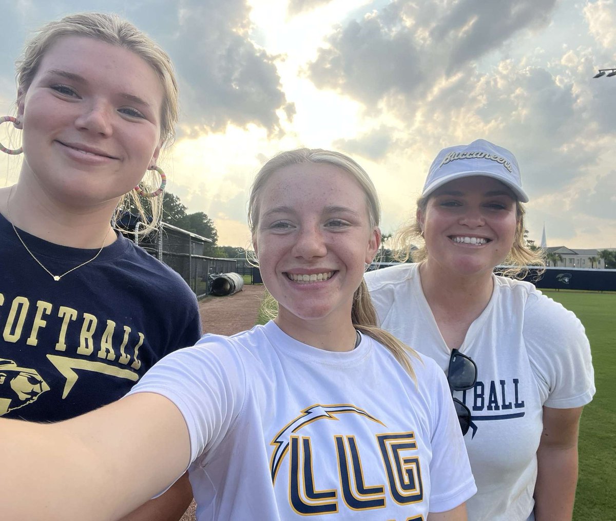 amaker03's tweet photo. CSU Prospect CampβοΈ Good times, BETTER people! π Thank you for the experience! @CSUBucsSoftball @StagSoftball #berkeleystags https://t.co/F31AOvndzZ
