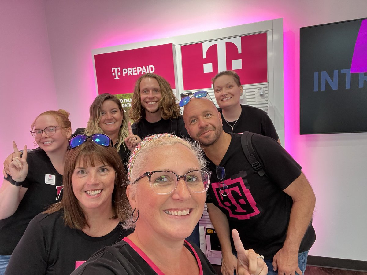 jenny_foss's tweet photo. It’s always a great time in Pensacola, when we get to spend it with some of the best partners in the business. @MitchClabeaux @cannlee17  #Honeybadgers #GoGrowWin https://t.co/HrgiuIm58I