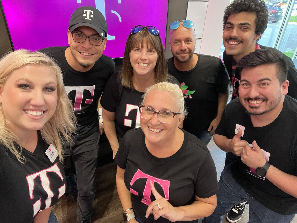 jenny_foss's tweet photo. It’s always a great time in Pensacola, when we get to spend it with some of the best partners in the business. @MitchClabeaux @cannlee17  #Honeybadgers #GoGrowWin https://t.co/HrgiuIm58I