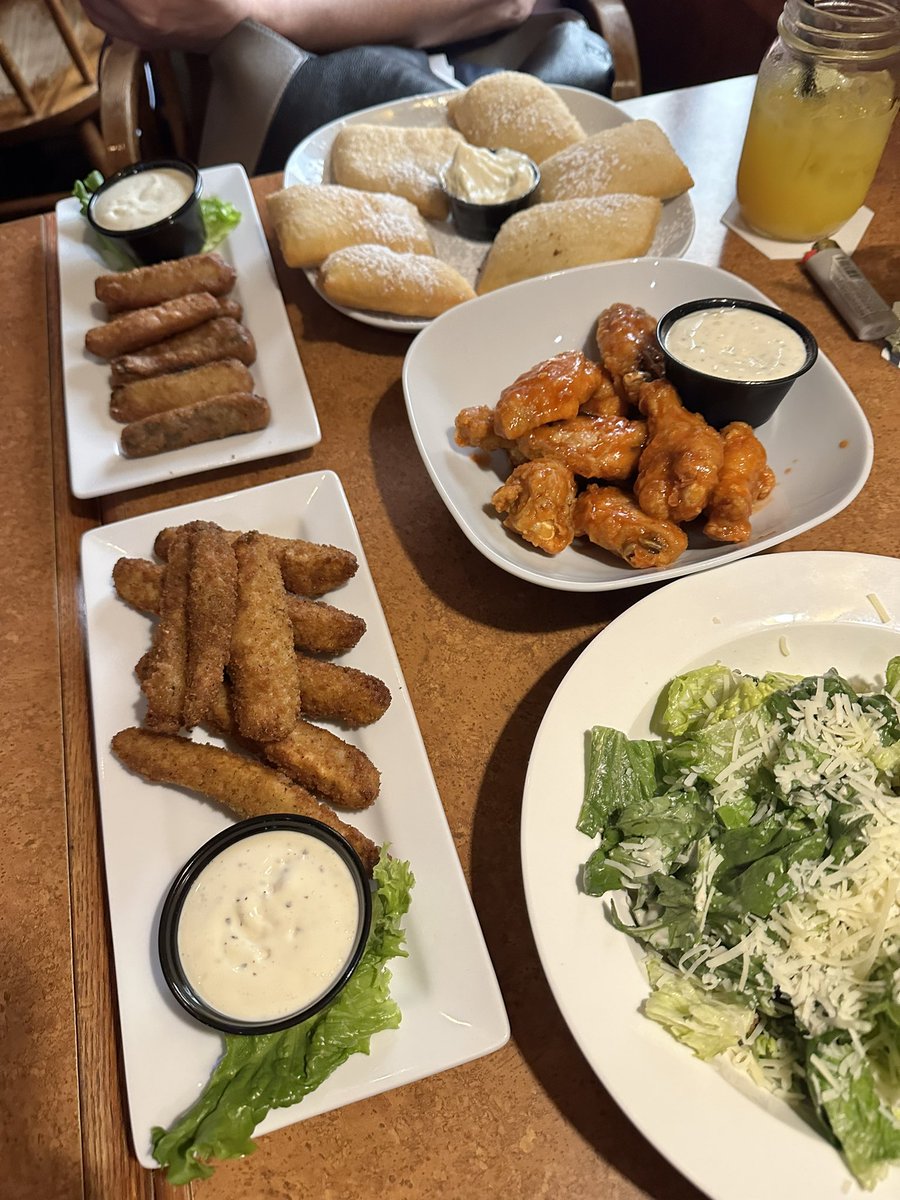 CookingUncleB's tweet photo. Appetizers! #Appetizers #pubfood #yummy https://t.co/KplERfL9Q9