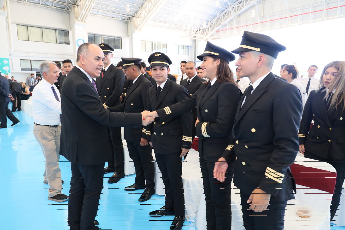 Enaproc's tweet photo. Gracias a la visión del Gobernador @RutilioEscandon,hoy se suma al sector aeronáutico la 1ª.Gen. de Licenciados en #ProtecciónCivil y #PilotoAviador. @LuisMaGaMo
#EscuelaDeAviaciónChiapas #AVSEC #SAFETY #FACTOR #AviationSecurity #Flight #Flighttraining #aviation #aviacion #volar https://t.co/jAJ4Ecm4fC