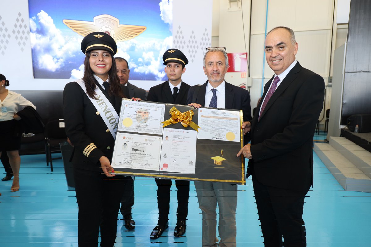 Enaproc's tweet photo. Son profesionales calificados, disponibles para operar, administrar y mantener sistemas de transportes aéreos a nivel regional, nacional e internacional.
#PilotoPrivado #PilotoComercial #pilot #pilotstudent #flightschool #escueladevuelo
#aviationdaily #aviationlife https://t.co/jtIhW1Ln8W