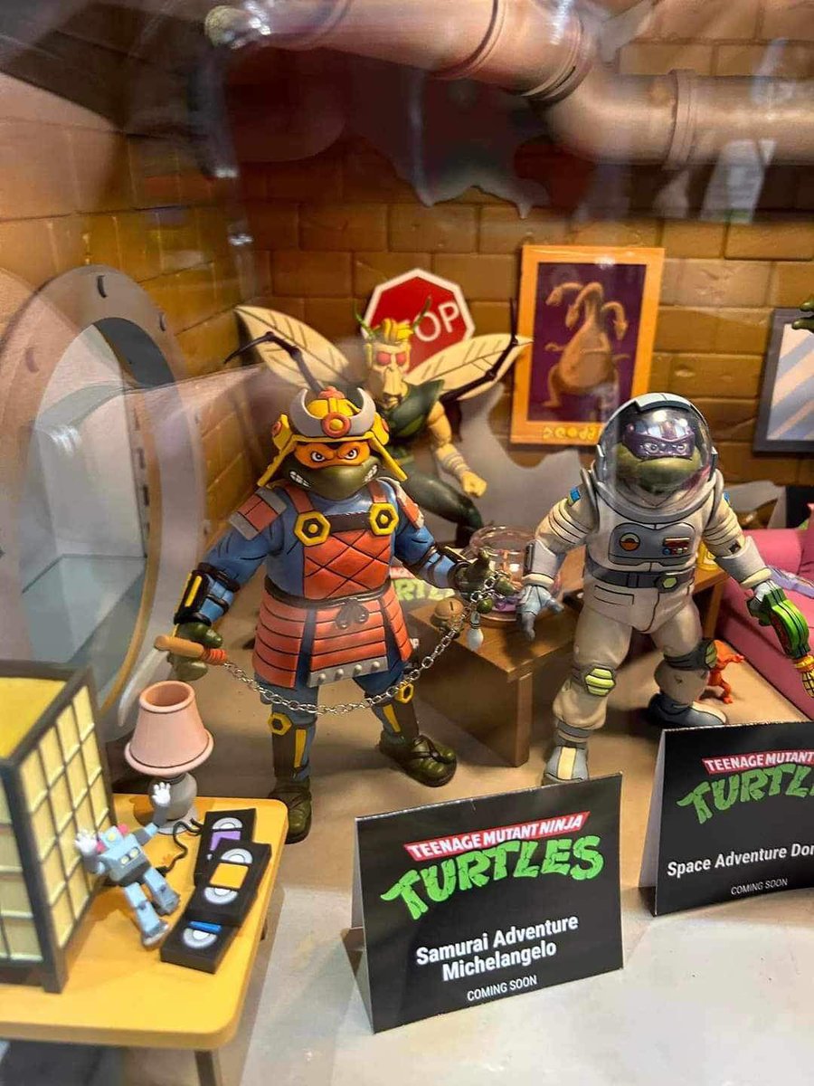NinjaTurtleLair's tweet photo. A closer look at the NECA SDCC booth.
-
#necaturtlelair #TurtleLair #CHC
#teenagemutantninjaturtles #fomo https://t.co/rKP02ApVcc