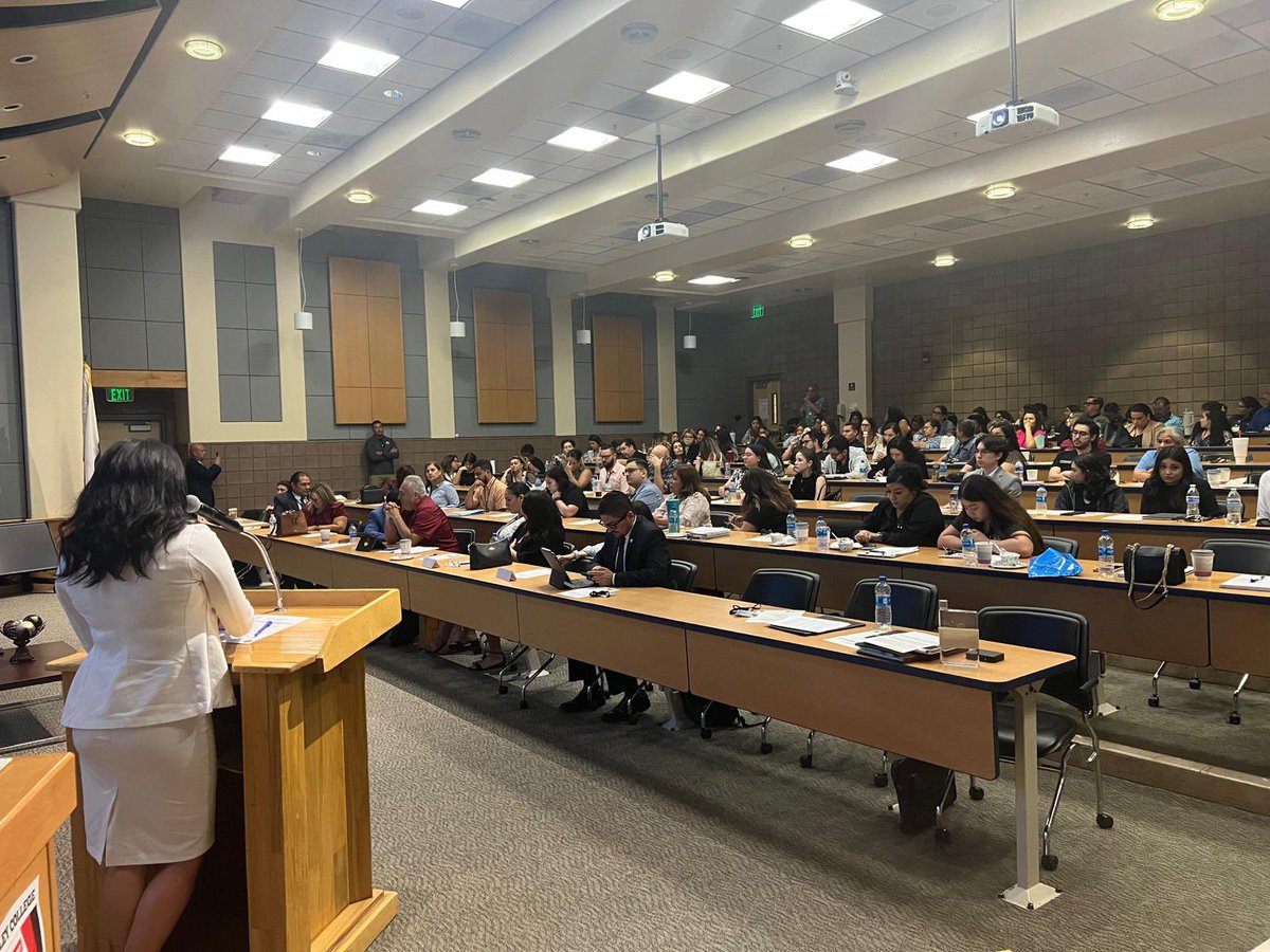 En conjunto con <a href="/ivcollege/">Imperial Valley College</a> y autoridades del condado de Imperial, <a href="/ConsulMexCal/">Consulado de México en Caléxico</a> organizó una Cumbre de Concientización sobre Fentanilo para informar a la comunidad sobre los peligros de esta droga y las políticas públicas para combatirlo en México y Estados Unidos