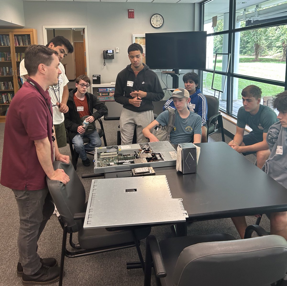 CTE_Chatham's tweet image. Our CTE IT Tech Team Interns got to tour MCNC today after their visit with Dell Technology today. Students got to see how servers were built then tour an actual server service center. Connecting Industry to our Schools. @ChathamCoSch @NCBCE