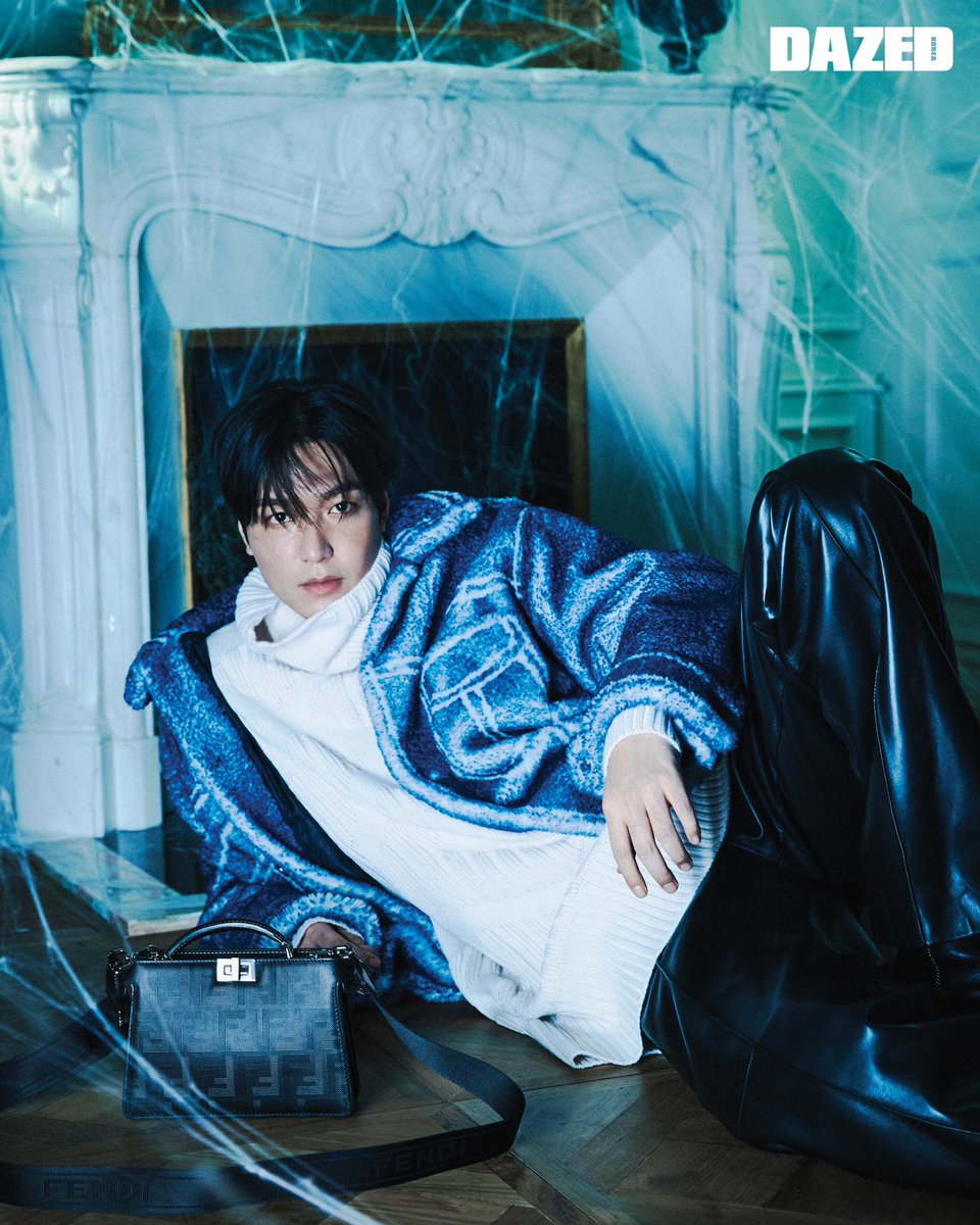 DazedKorea's tweet photo. VISION OF MANNER #협찬
 감히 다른 세계, 조르조 모로더의 디스코에서 비롯한 펜디와 이민호. 그 자세가 가능하게 하는 것. 어떤 이상. 
#Dazedkorea #데이즈드 #Fendi #펜디 #FendiFW23 #LeeMinHo #이민호

더 많은 화보와 기사는 <데이즈드> 8월호에서 만나볼 수 있습니다. https://t.co/pegYSbEhnp