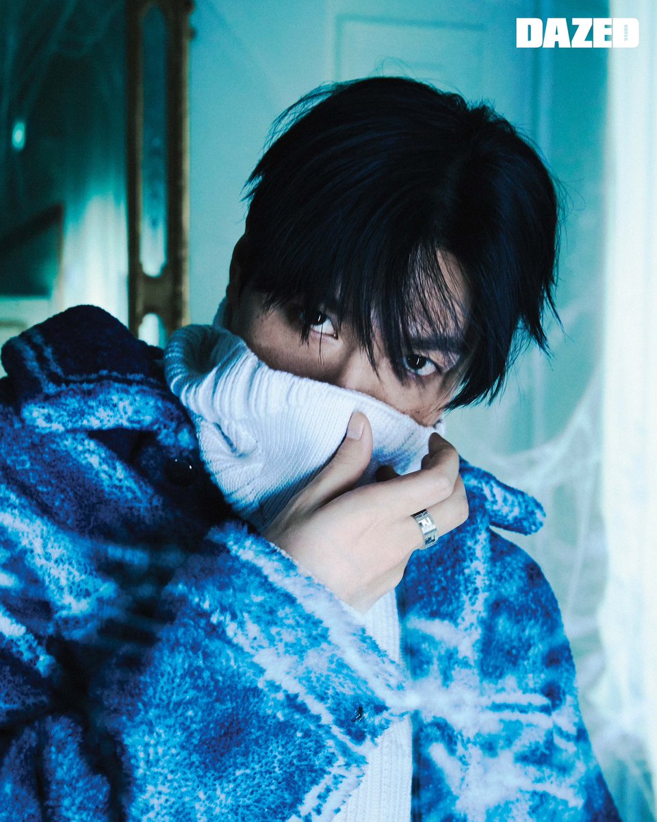 DazedKorea's tweet photo. VISION OF MANNER #협찬
 감히 다른 세계, 조르조 모로더의 디스코에서 비롯한 펜디와 이민호. 그 자세가 가능하게 하는 것. 어떤 이상. 
#Dazedkorea #데이즈드 #Fendi #펜디 #FendiFW23 #LeeMinHo #이민호

더 많은 화보와 기사는 <데이즈드> 8월호에서 만나볼 수 있습니다. https://t.co/yc955kct31