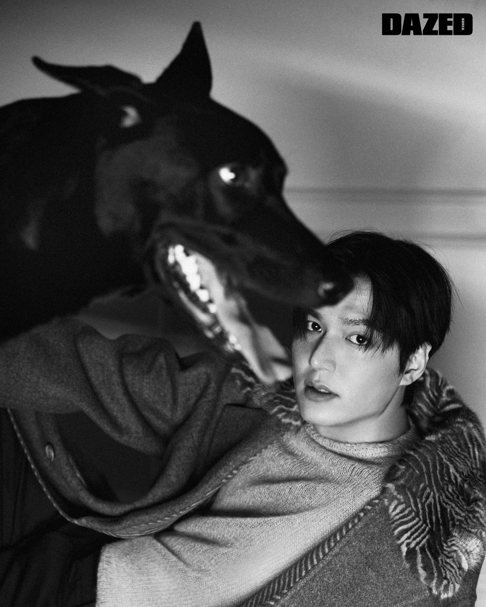 DazedKorea's tweet photo. VISION OF MANNER #협찬
 감히 다른 세계, 조르조 모로더의 디스코에서 비롯한 펜디와 이민호. 그 자세가 가능하게 하는 것. 어떤 이상. 
#Dazedkorea #데이즈드 #Fendi #펜디 #FendiFW23 #LeeMinHo #이민호

더 많은 화보와 기사는 <데이즈드> 8월호에서 만나볼 수 있습니다. https://t.co/yc955kct31