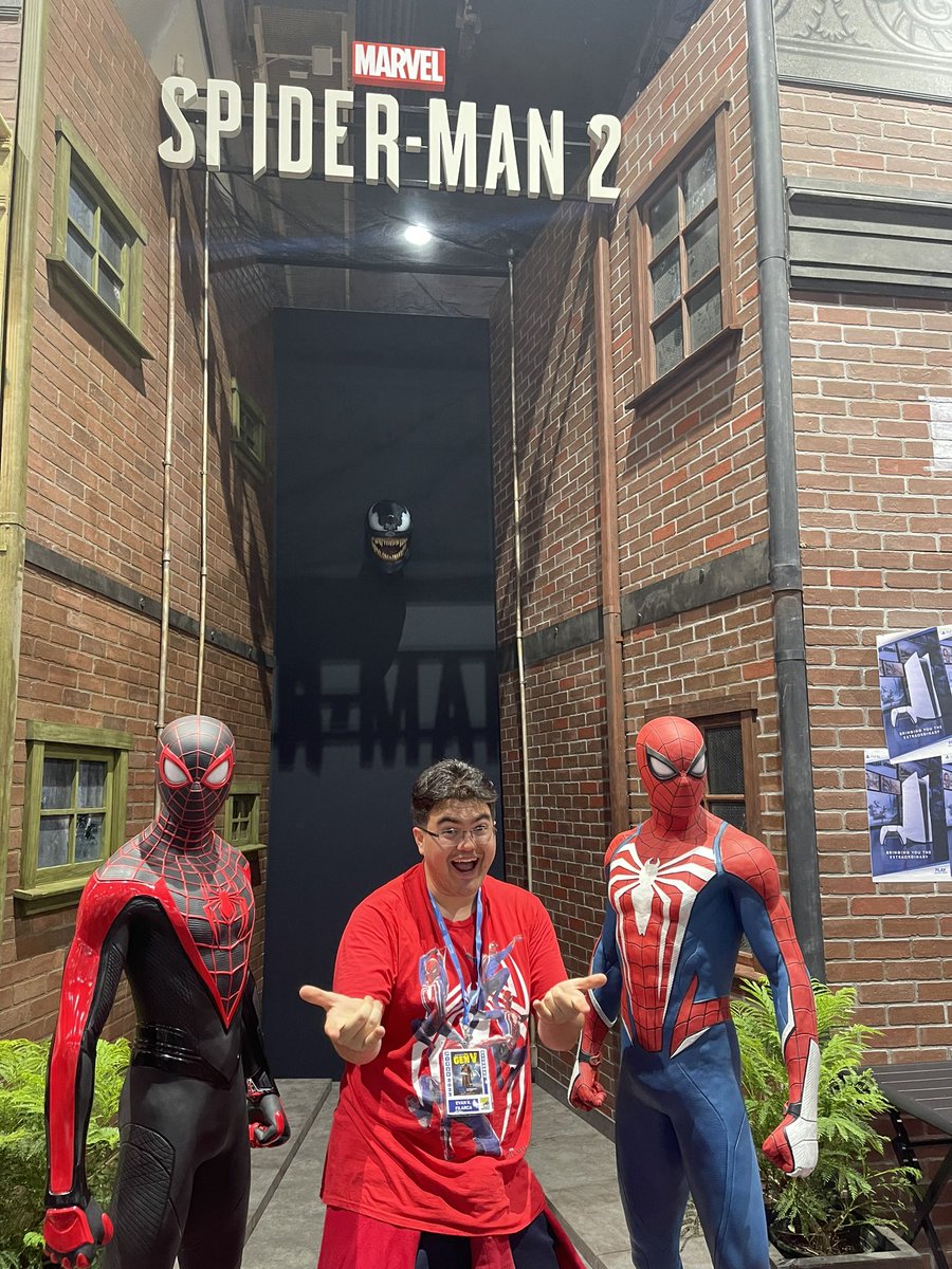 EvanFilarca's tweet image. THE MARVEL’S SPIDER-MAN 2 HYPE IS REAL!!! The Marvel Booth at #SDCC2023 is fully decked out with LIFE-SIZE STATUES of Peter &amp;amp; Miles in their new suits, with Venom creeping in the background! The detail is incredible! DEFINITELY WORTH THE VISIT!!! #SpiderMan2PS5 #SpideySquad 🕷🕸️