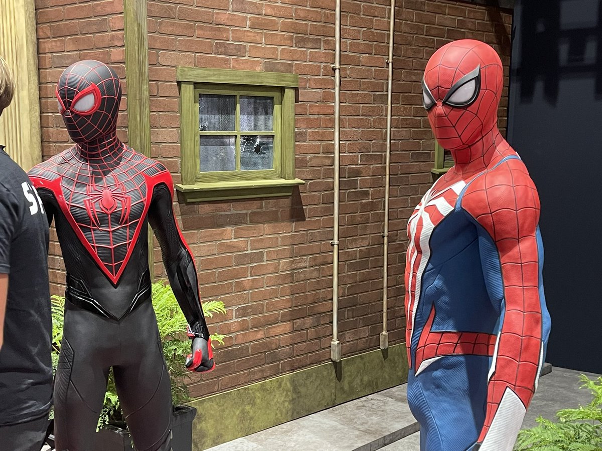 EvanFilarca's tweet image. THE MARVEL’S SPIDER-MAN 2 HYPE IS REAL!!! The Marvel Booth at #SDCC2023 is fully decked out with LIFE-SIZE STATUES of Peter &amp;amp; Miles in their new suits, with Venom creeping in the background! The detail is incredible! DEFINITELY WORTH THE VISIT!!! #SpiderMan2PS5 #SpideySquad 🕷🕸️
