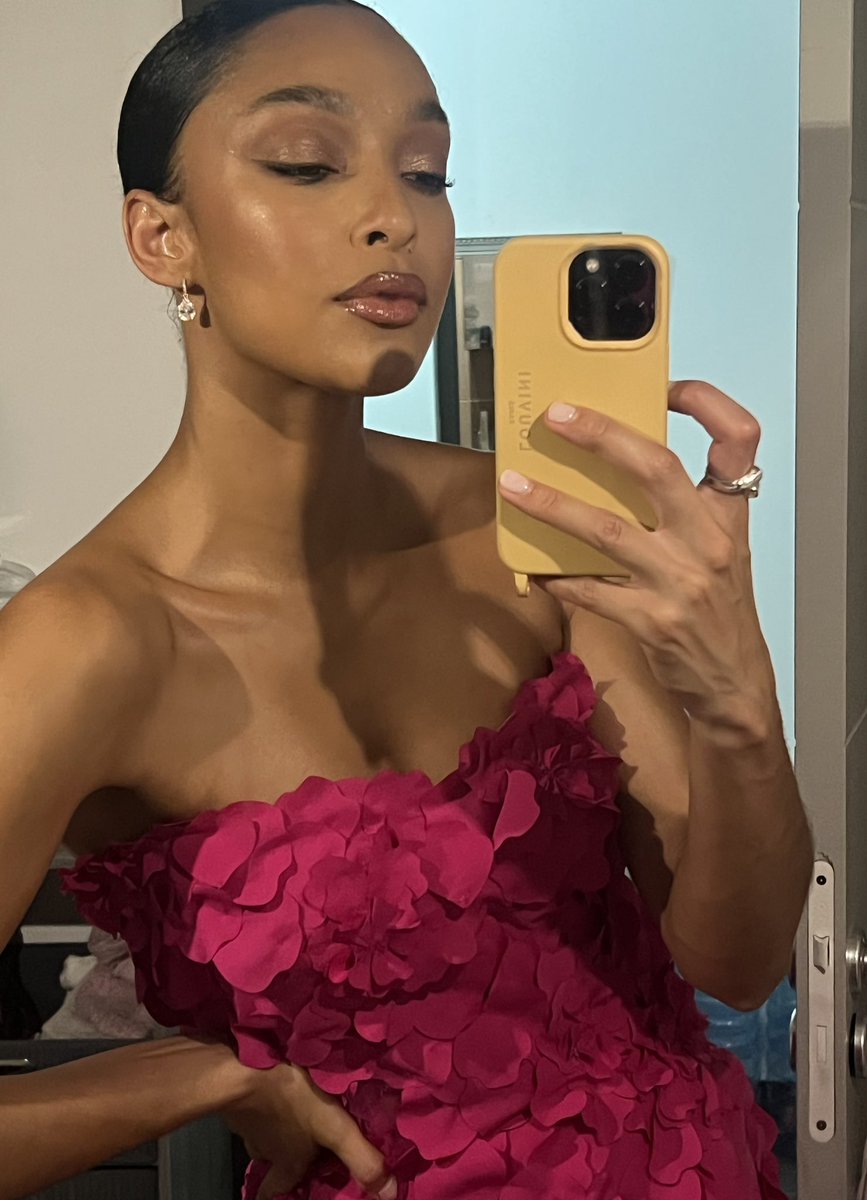 ophelymezinooff tweet picture
