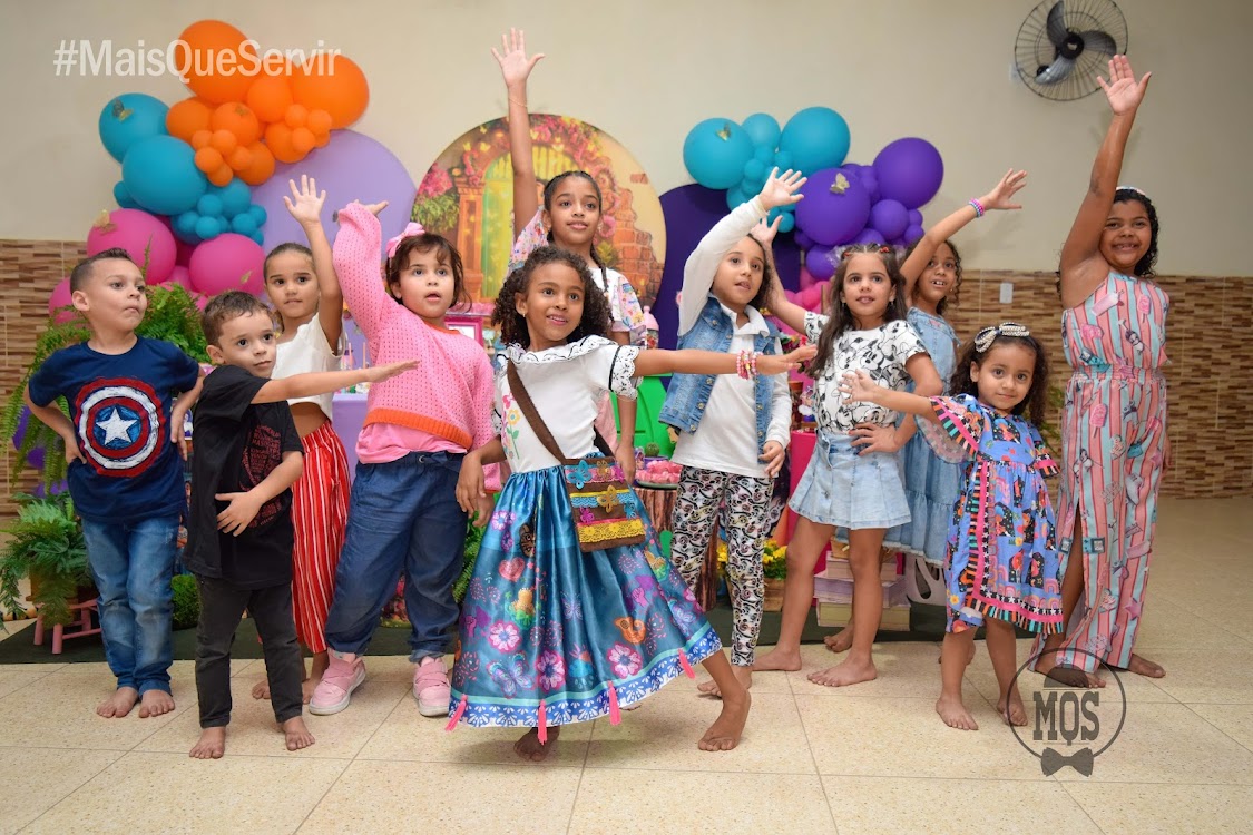 As mais lindas fotos da festa de 6 anos da Alice, com o tema Encanto, da Disney! Confira agora no YouTube: youtu.be/ZPPApWQfems