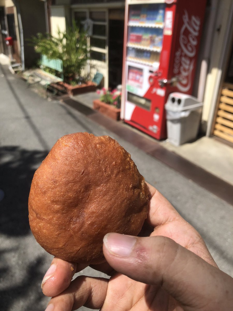 Kd3jfsYNtyQSwGD's tweet photo. ＃バイク　＃ツーリング
＃揚げパン　#キシモト商店
美味しかった https://t.co/QZo40gIo8y