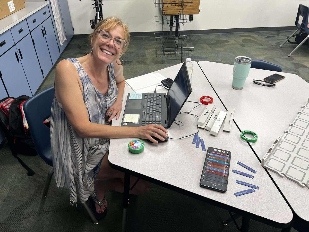 mrsphelpscodes's tweet image. Look at all these awesome teachers having fun learning!!