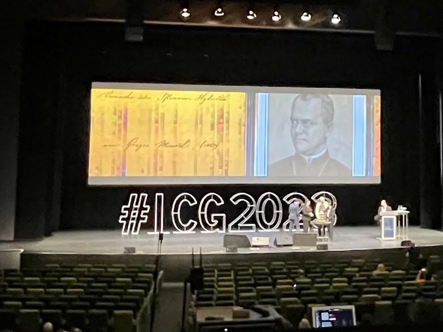 Singing happy birthday with 100s of other people no longer on the bucket list! #ICG2023 celebrated Mendel’s 201st birthday with cake and screening of a light show before this morning’s plenary