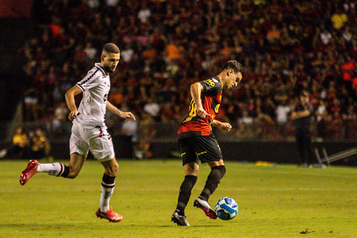 sportrecife's tweet photo. Fim de primeiro tempo na Ilha do Retiro: Sport 0x1 Vitória. 

#SPTxVIT #LeãoNoBrasileirão https://t.co/18lgvs9khN
