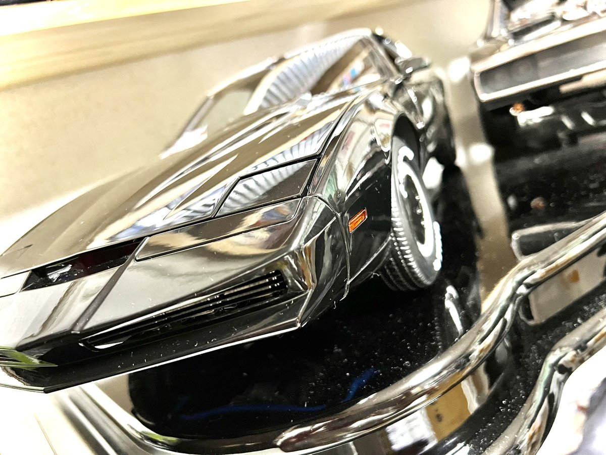 kurumin9284's tweet image. 週刊ナイトライダー最終号の製作。
ボディとシャシーの結合作業の3日目。
短い配線は延長しました。
が…今度はシェルフレールが折れてしまいました(泣)
しかしながら、結合完了♬
さて…これから壊れたパーツの補修です。
#週刊ナイトライダー
#ナイト2000
#KNIGHT2000
#デアゴスティーニ
#DeAGOSTINI