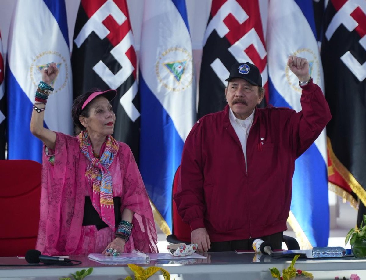 jpmasespanol's tweet photo. 🇳🇮 #Nicaragua celebra el 44 aniversario de la Revolución Popular Sandinista, en un acto presidido por el mandatario nicaragüense Daniel Ortega y la vicepresidenta Rosario Murillo. https://t.co/WoOnAcRFQv