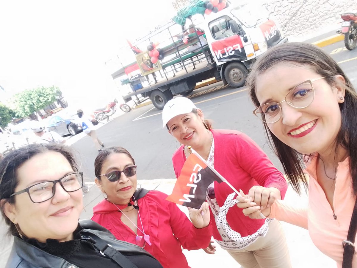 AnaValeriaB5's tweet photo. Viva nuestra Revolución Popular Sandinista,  en cada, ciudad, comunidad, municipio la población con banderas celebrando el Triunfo  del FSLN con Dianas, Caravanas demostrando el compromiso con los Héroes y Martíres #4419VivaLaRevoluciòn  #LeonRevolucion https://t.co/a04clVEl8t