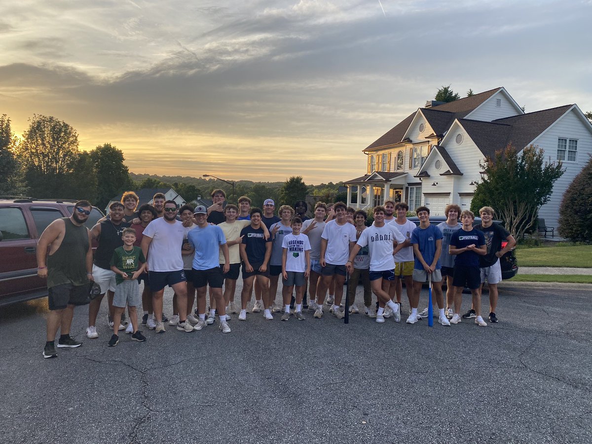 Class of 2024 Senior Dinner. Fun group to hang out with. Good players, better people. Excited to see them lead our team, and continue growing in to elite men. #CLIMB23