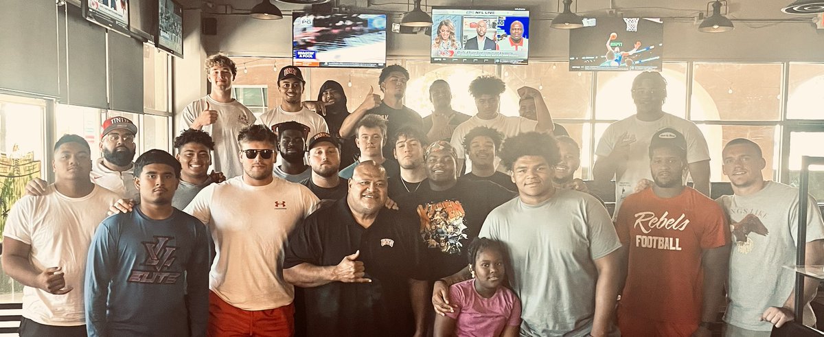 CoachLogo's tweet photo. Thankful for their work, the time is near to put your WORDS into Action!! The Calm before the Storm. can’t wait for things to get started!! #UNLVFAM❤️#SLATER50/50🙌🏾 #faafetaiileatua#Godisgood🙏🏽 https://t.co/jEZ0K9pTOV