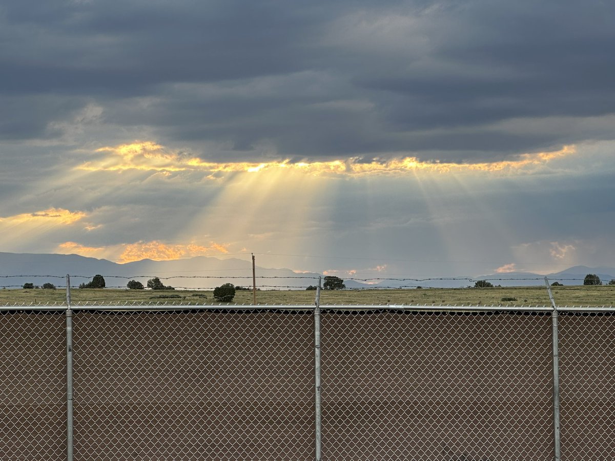 Yo Larry! 🤙 Nice Colorado #sunset from the #grow right now! #cannafam #stonerfam #420Life #doja #onthegrind