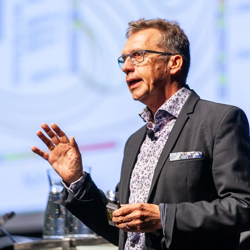 Happy Birthday, Gregor Mendel! 🧬🎂 We celebrated the birth of genetics on the 201st anniversary of the birth of Mendel who discovered the fundamental principles of inheritance.  We sang, ate cake and heard from plant geneticist – Detlef Weigel @PlantEvolution
#Genetics #icg2023