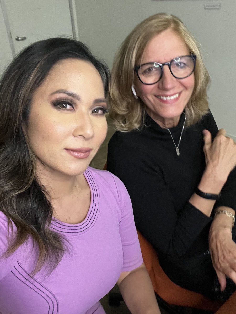joycetripping's tweet photo. NBC Bay Area’s Audrey Assistio rocked our Rock ‘n’ Roll Writing Boot Camp tonight! So did the students! #goodcleancopy #nbcbayarea https://t.co/uLJ30n0yQ1