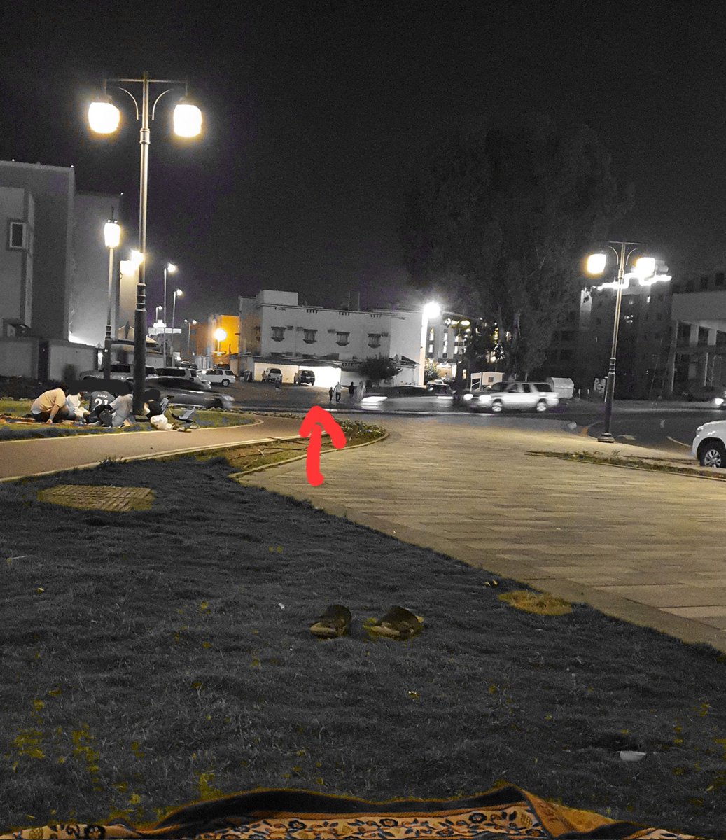 asfifi's tweet photo. @Asir_940 
السلام عليكم..نشكركم على اهتمامكم بالحدائق والمنتزهات ولي ملاحظة انا وزوار ممشى وادي  الاعصان الواقعة بين حي الموظفين والبديع حيث ان الكثير يقطع شارع تجاري للحديقة ولا توجد مطبات اصطناعية تهدّي من سرعة السيارات حسب الصورة المرفقة.. https://t.co/bt4kZDk9K9